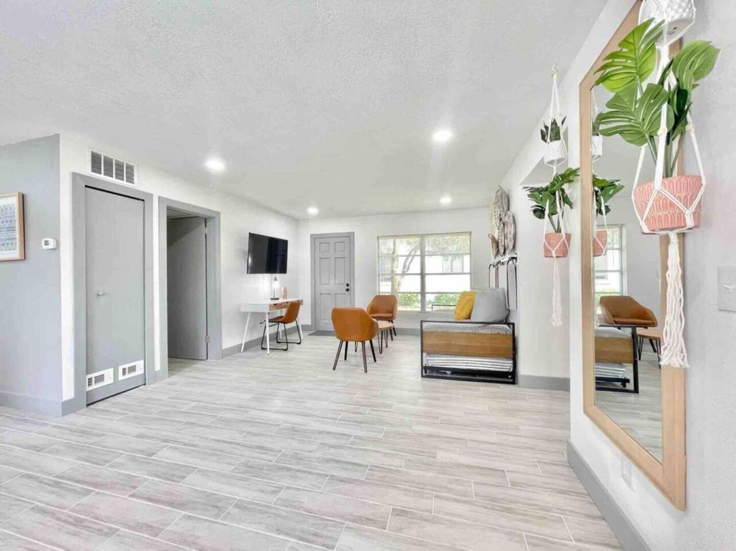 Modern 3Br Family Fun, Fast Wifi & Pet-Friendly Holiday home