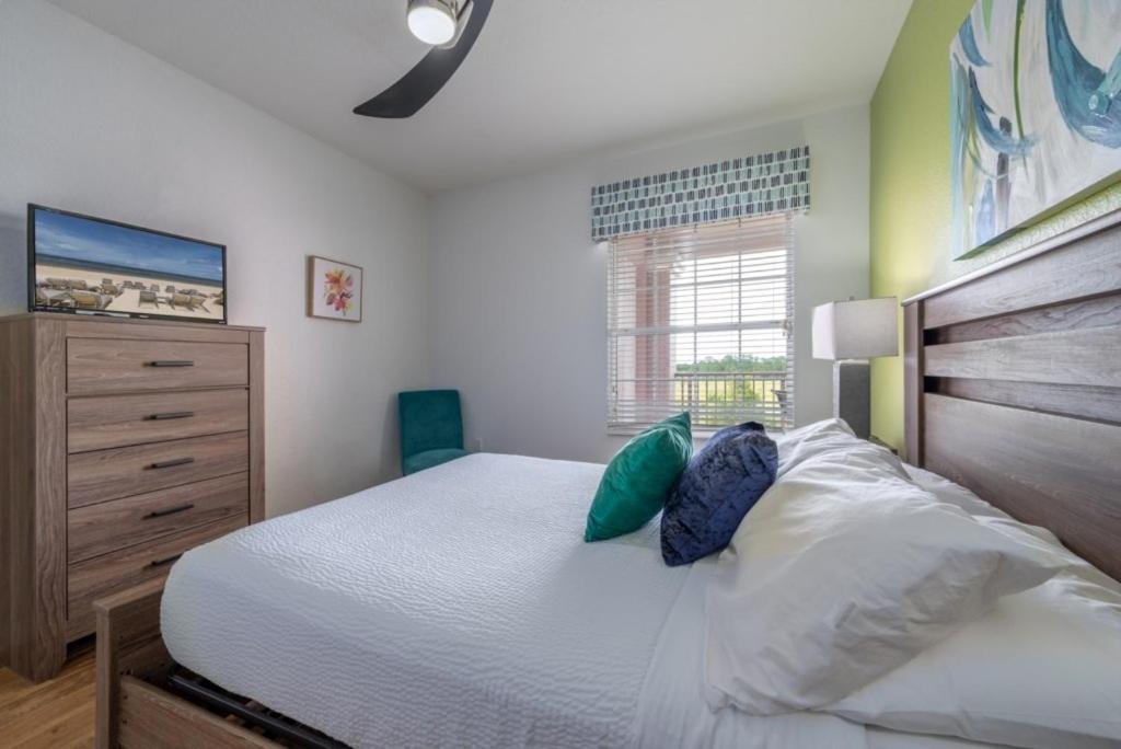 Your Vista Cay Lakeview Allure Apartment