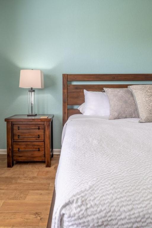 Your Vista Cay Lakeview Allure
