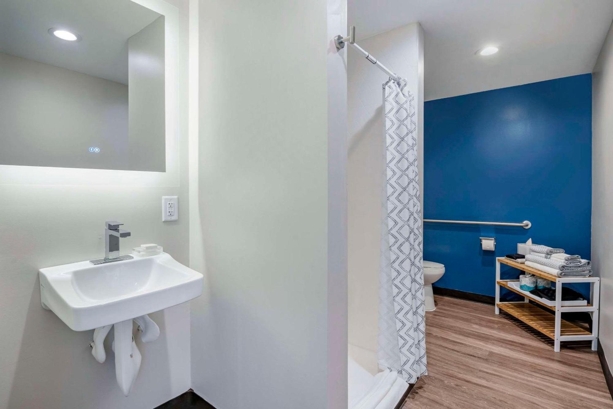 Cambria Near Universal Theme Parks Orlando