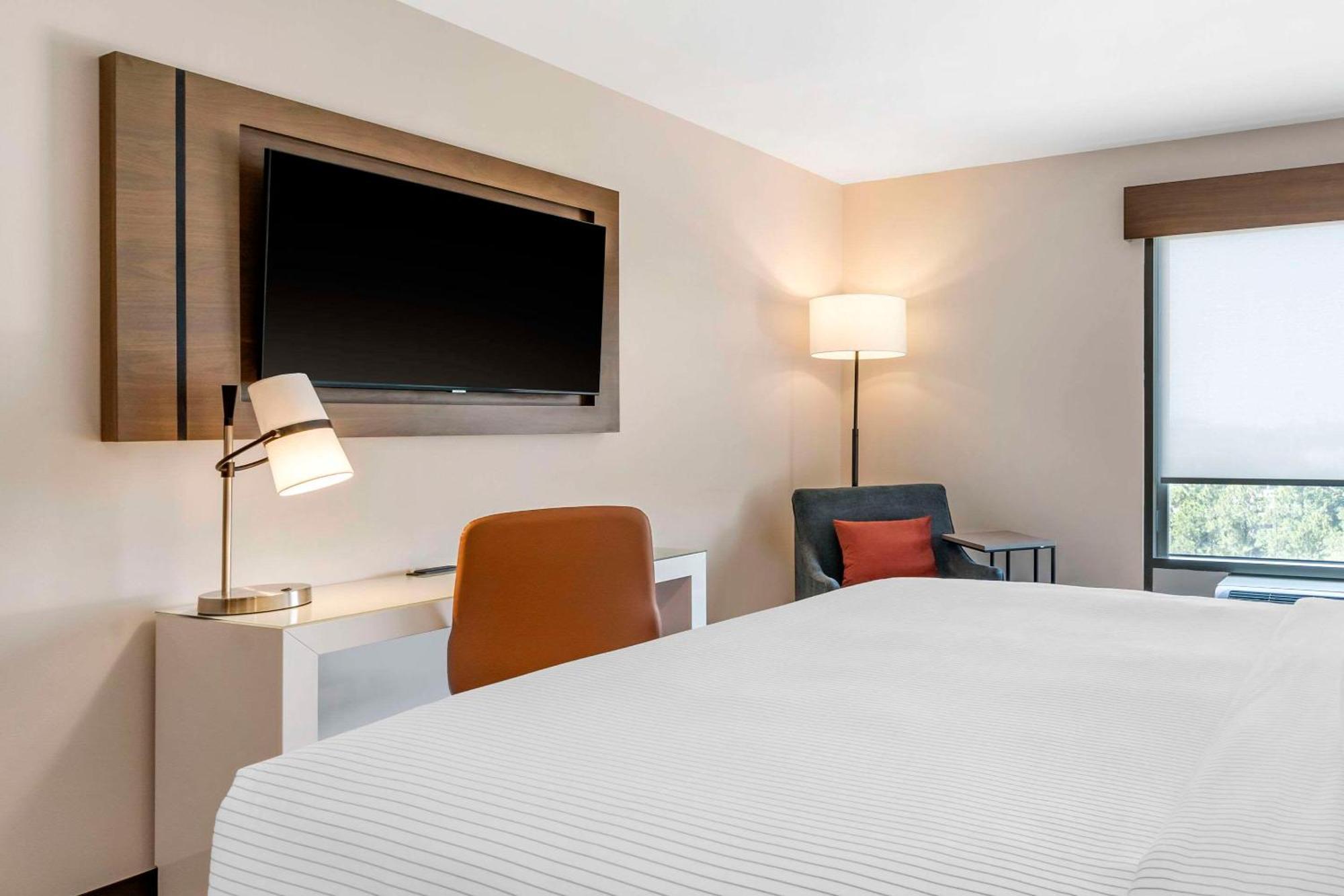 Cambria Near Universal Theme Parks 4* Orlando