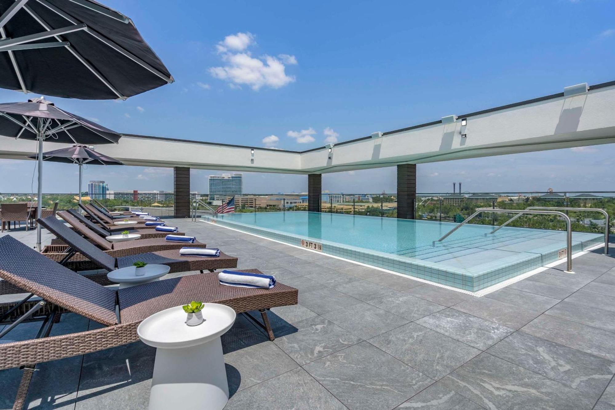 Cambria Near Universal Theme Parks 4*