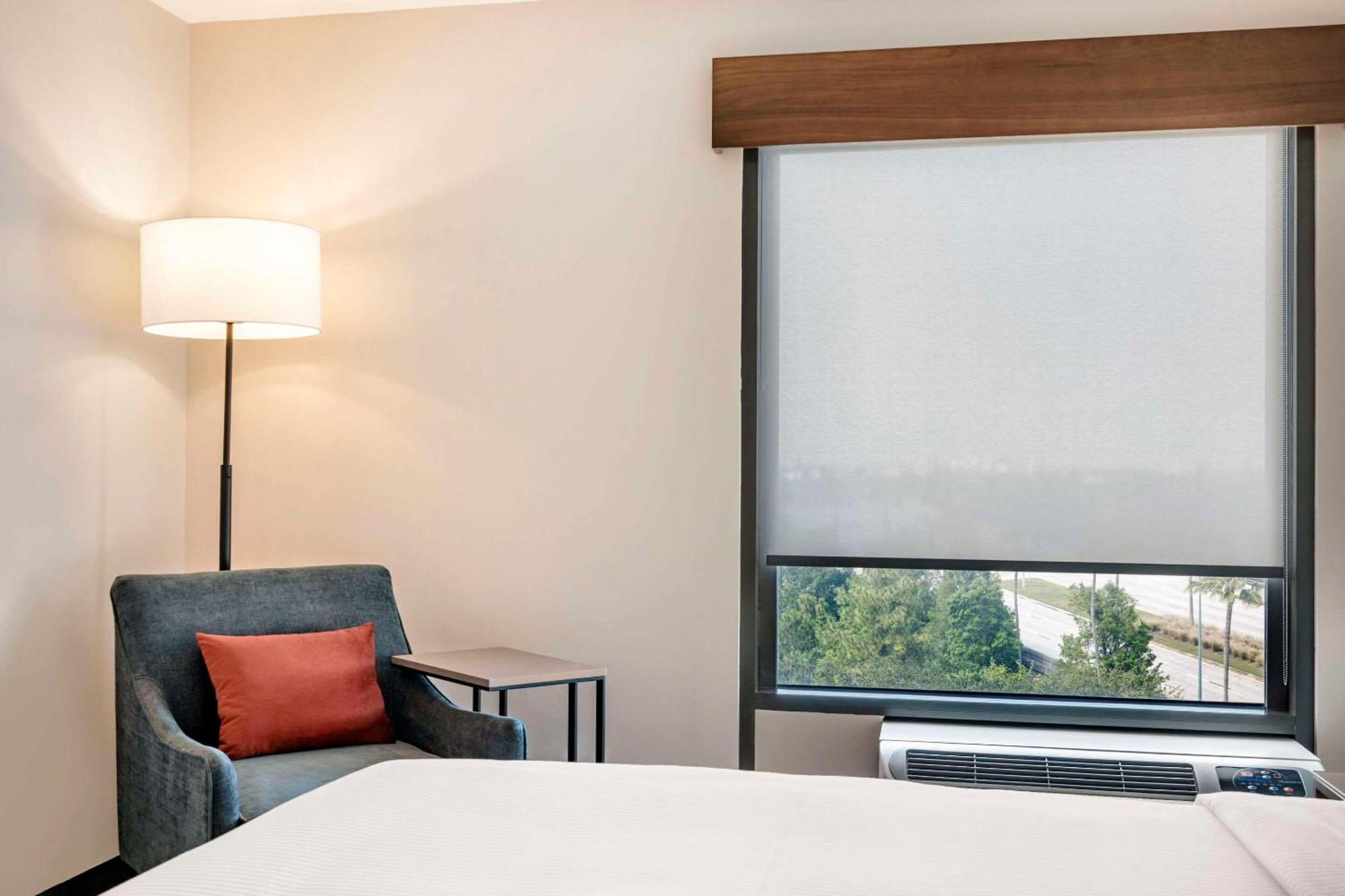 Cambria Near Universal Theme Parks 4* Orlando