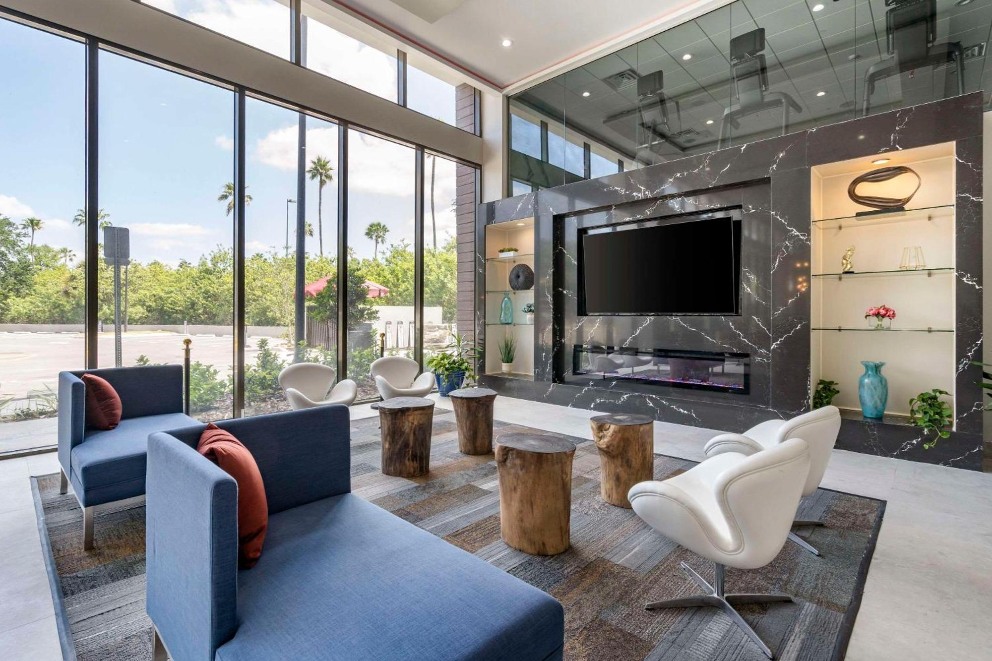 Cambria Near Universal Theme Parks 4* Orlando
