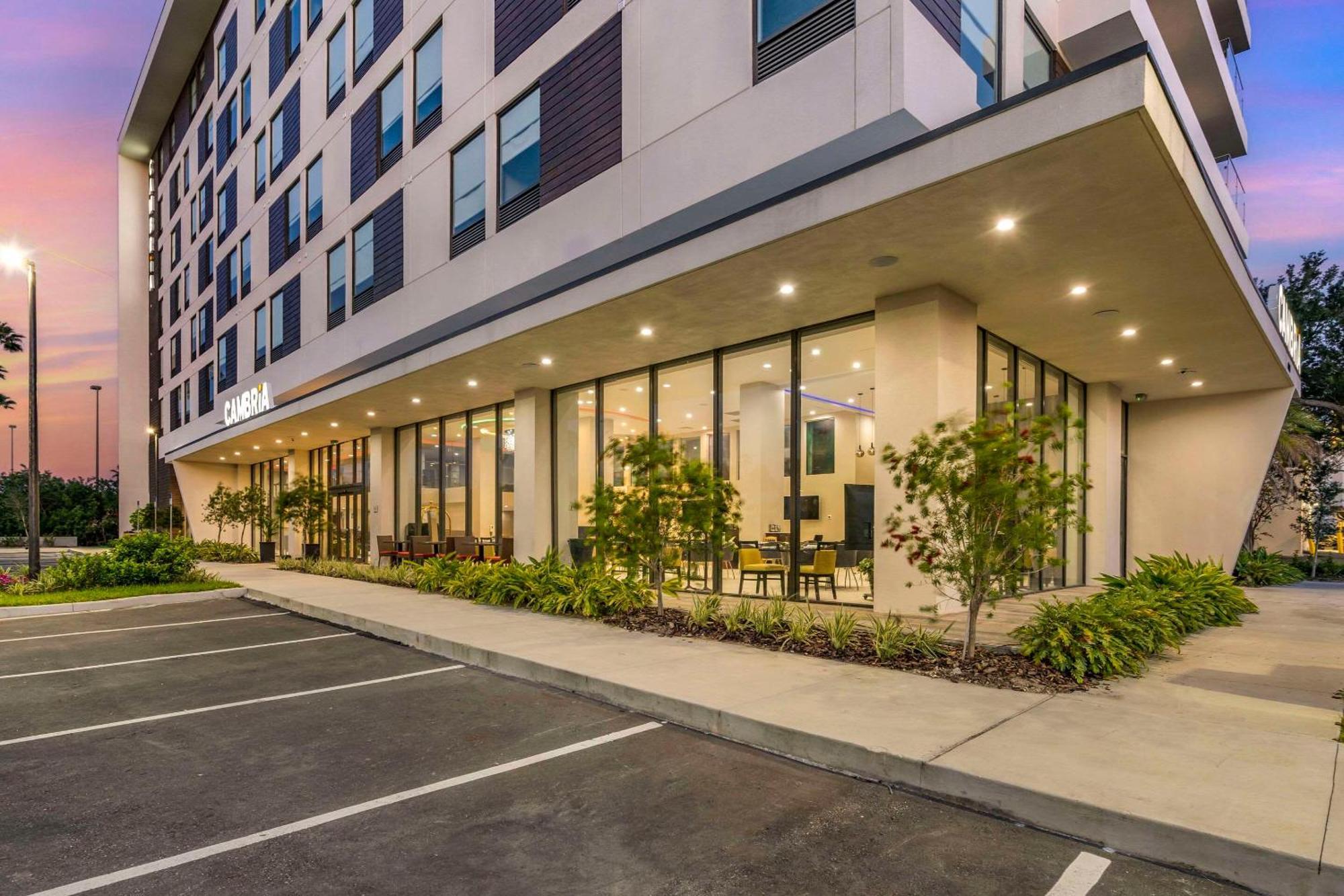 Cambria Near Universal Theme Parks Orlando