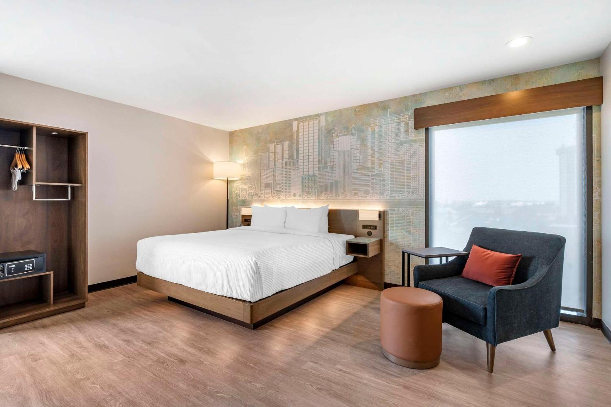 Cambria Near Universal Theme Parks Hotel 4*