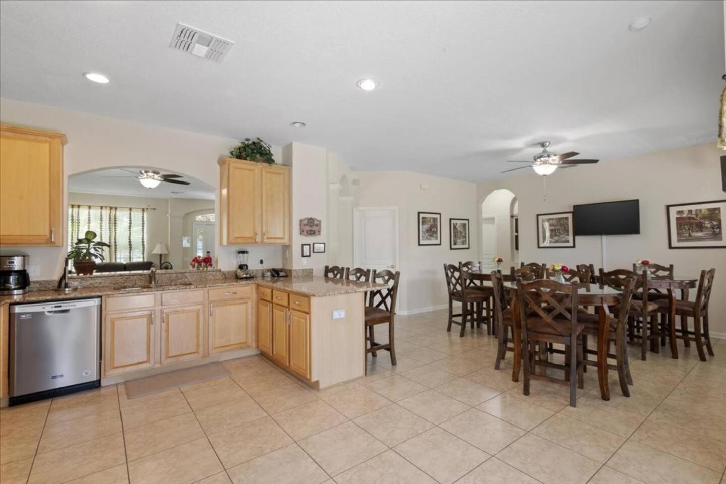 Dream Near 6 Bed Pool&spa Holiday home *