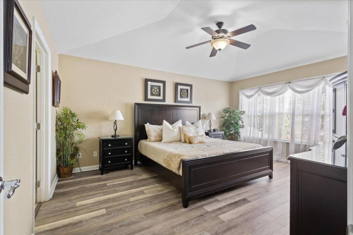 Holiday home Dream Near 6 Bed Pool&spa *