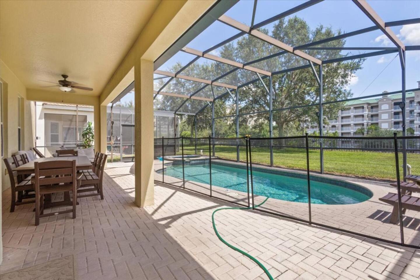 Dream Near 6 Bed Pool&spa Holiday home *