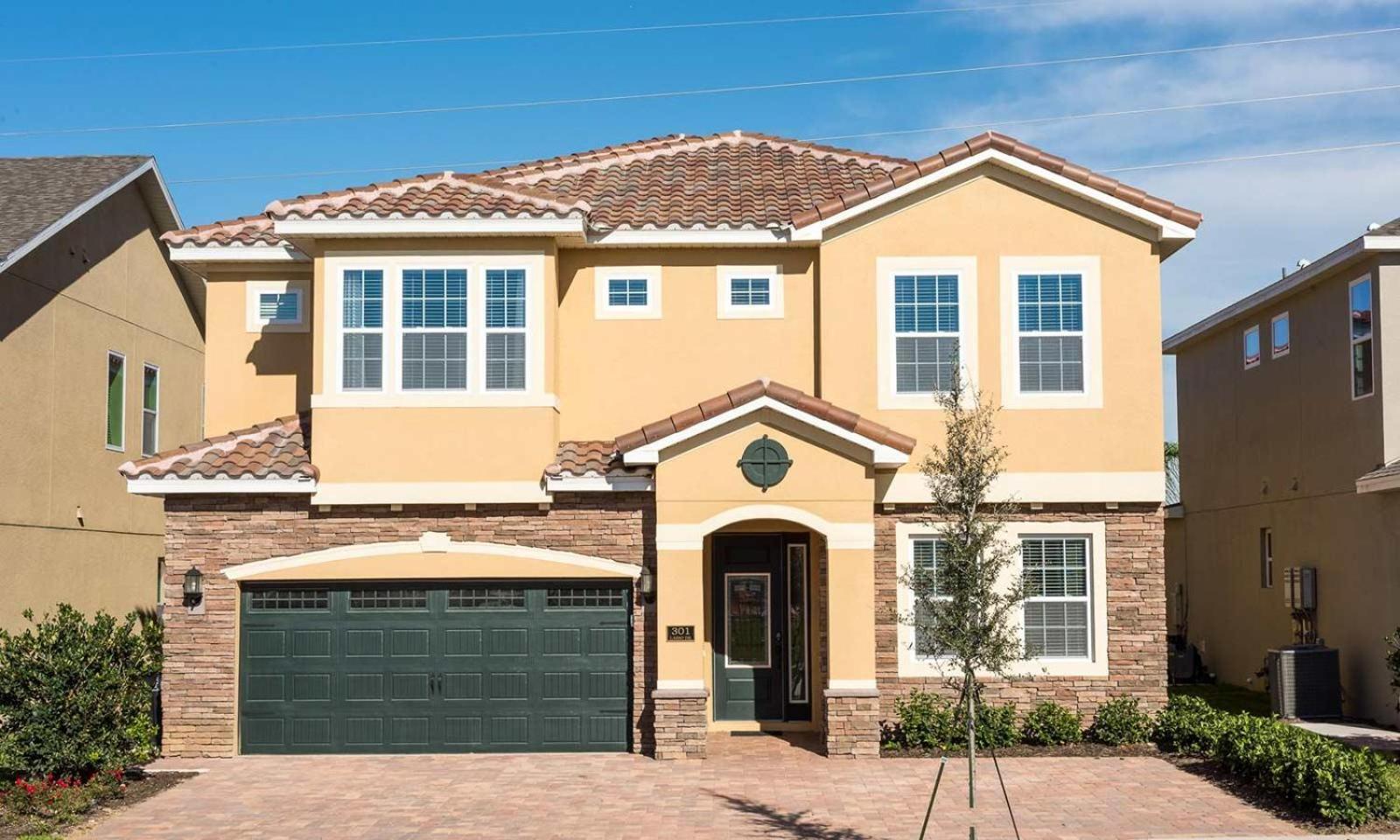 Spacious Graceful 10 Bdrm House With Kitchen At Encore *