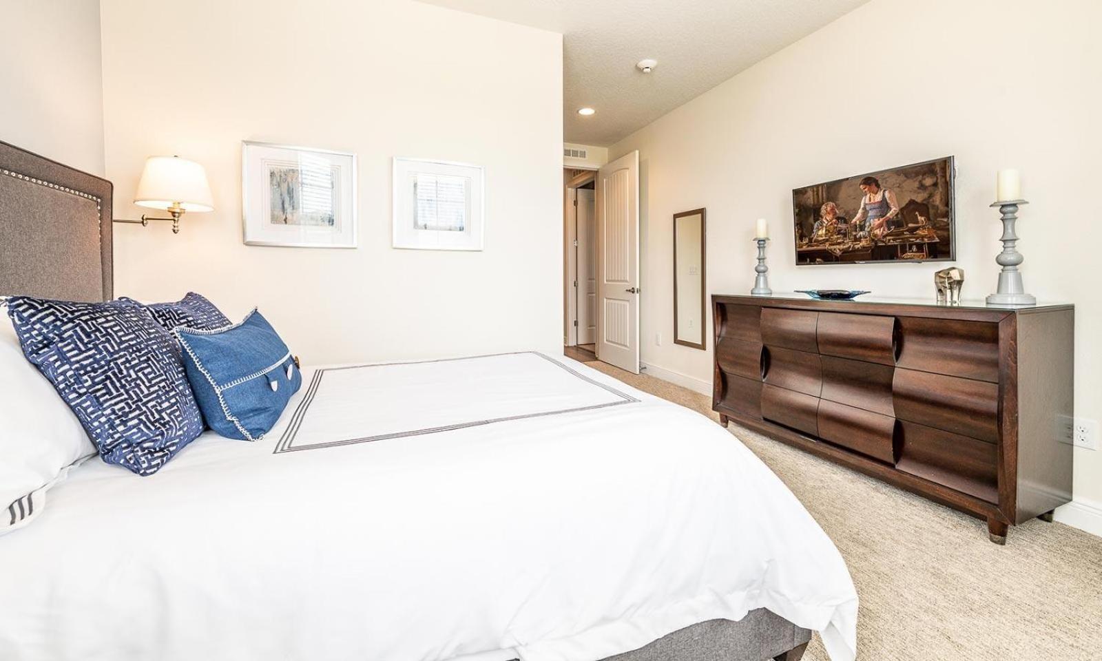 Large 11 Bdrm With Private Pool And Water Slide At Encore Holiday home