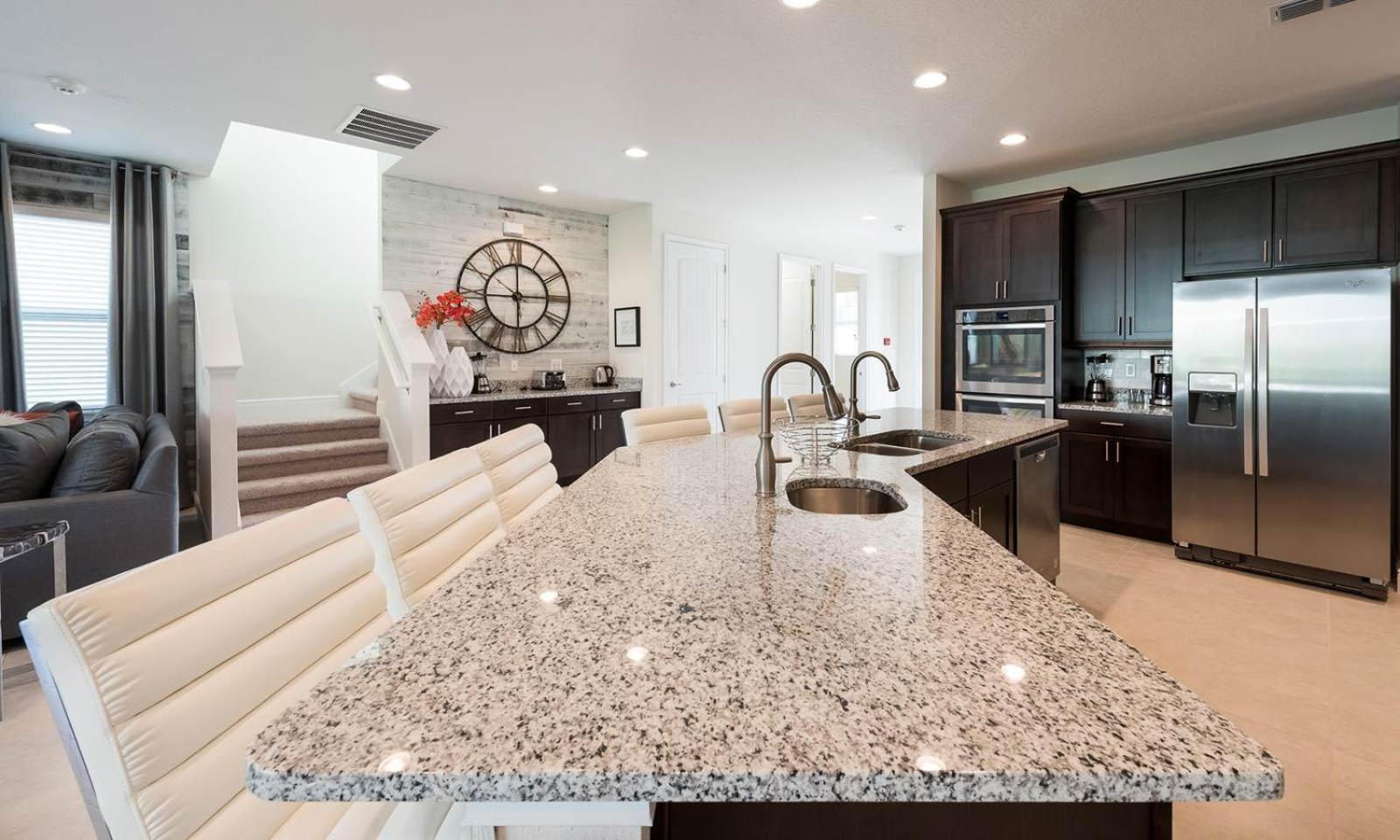 Large 11 Bdrm With Private Pool And Water Slide At Encore Holiday home *