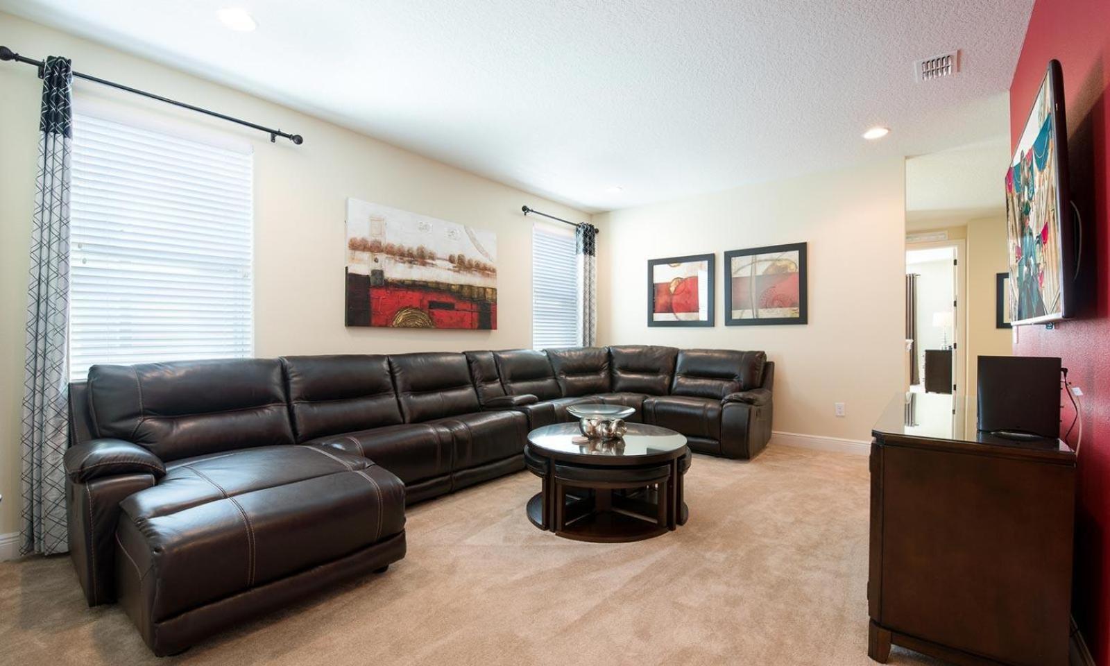 Spacious Graceful 10 Bdrm House With Kitchen At Encore