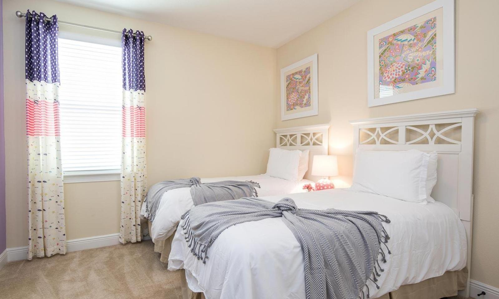 Spacious Graceful 10 Bdrm House With Kitchen At Encore Holiday home