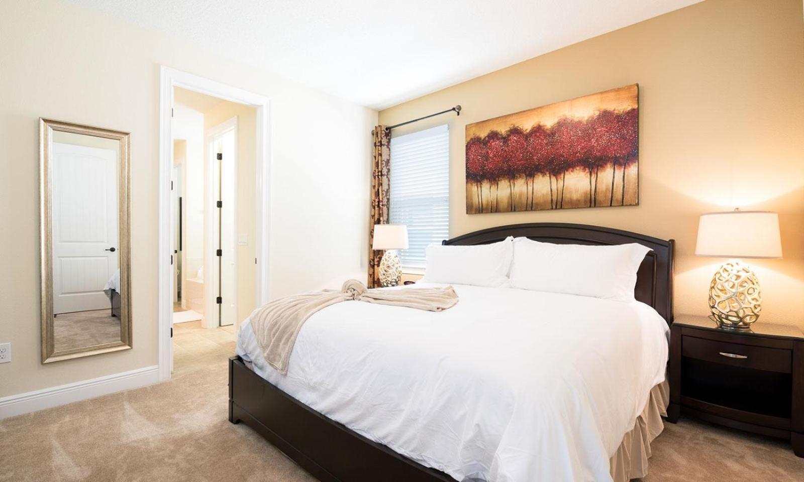 Spacious Graceful 10 Bdrm House With Kitchen At Encore