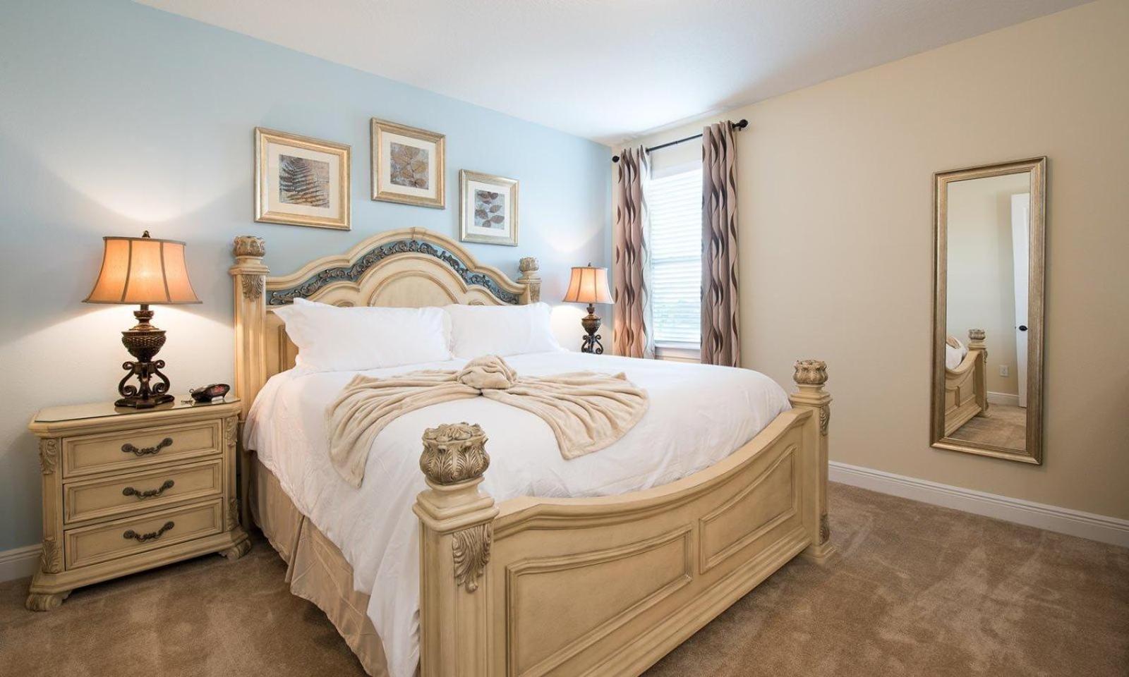 Spacious Graceful 10 Bdrm House With Kitchen At Encore Holiday home Orlando