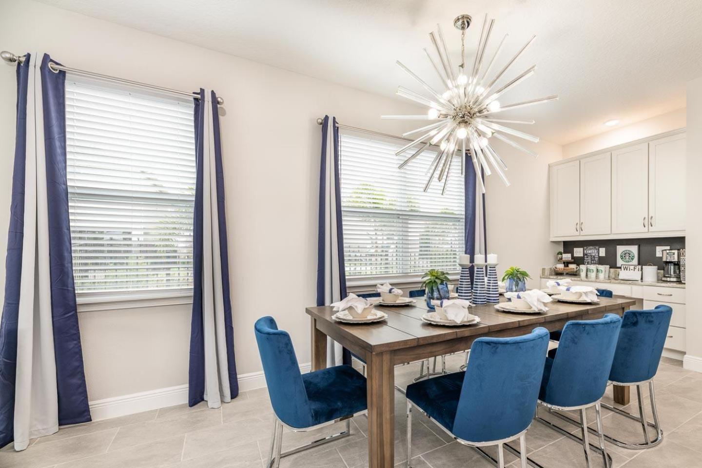 Sophisticated 6 Bdrm With Movie At Encore Holiday home *