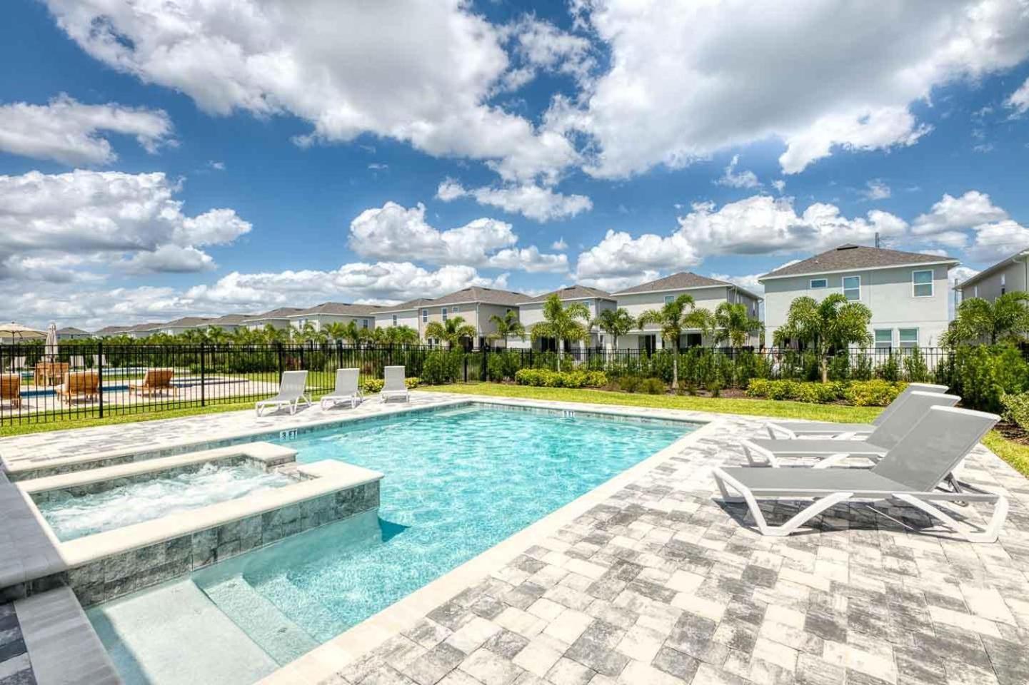 Sophisticated 7 Bdrm With Theater At Encore Holiday home