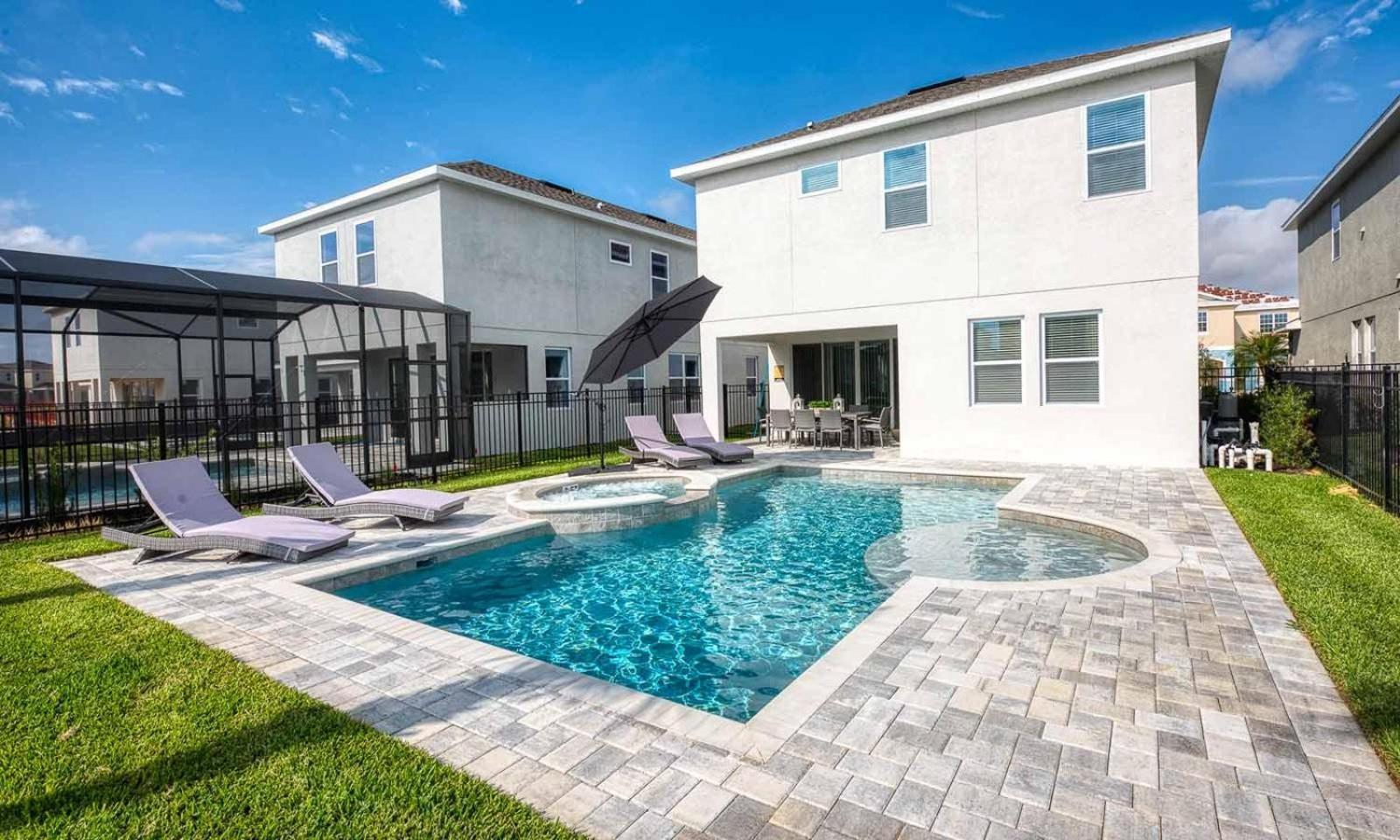 Modern 6 Bdrm Retreat With Private Pool In Encore