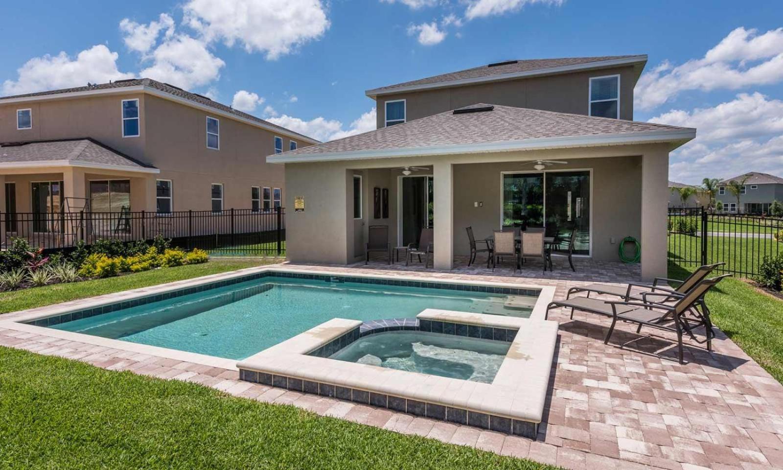 Warm 6 Bdrm With Private Pool At Encore