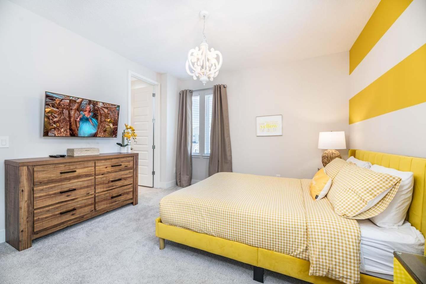 Colorful 8 Bdrm With Theater At Encore Holiday home