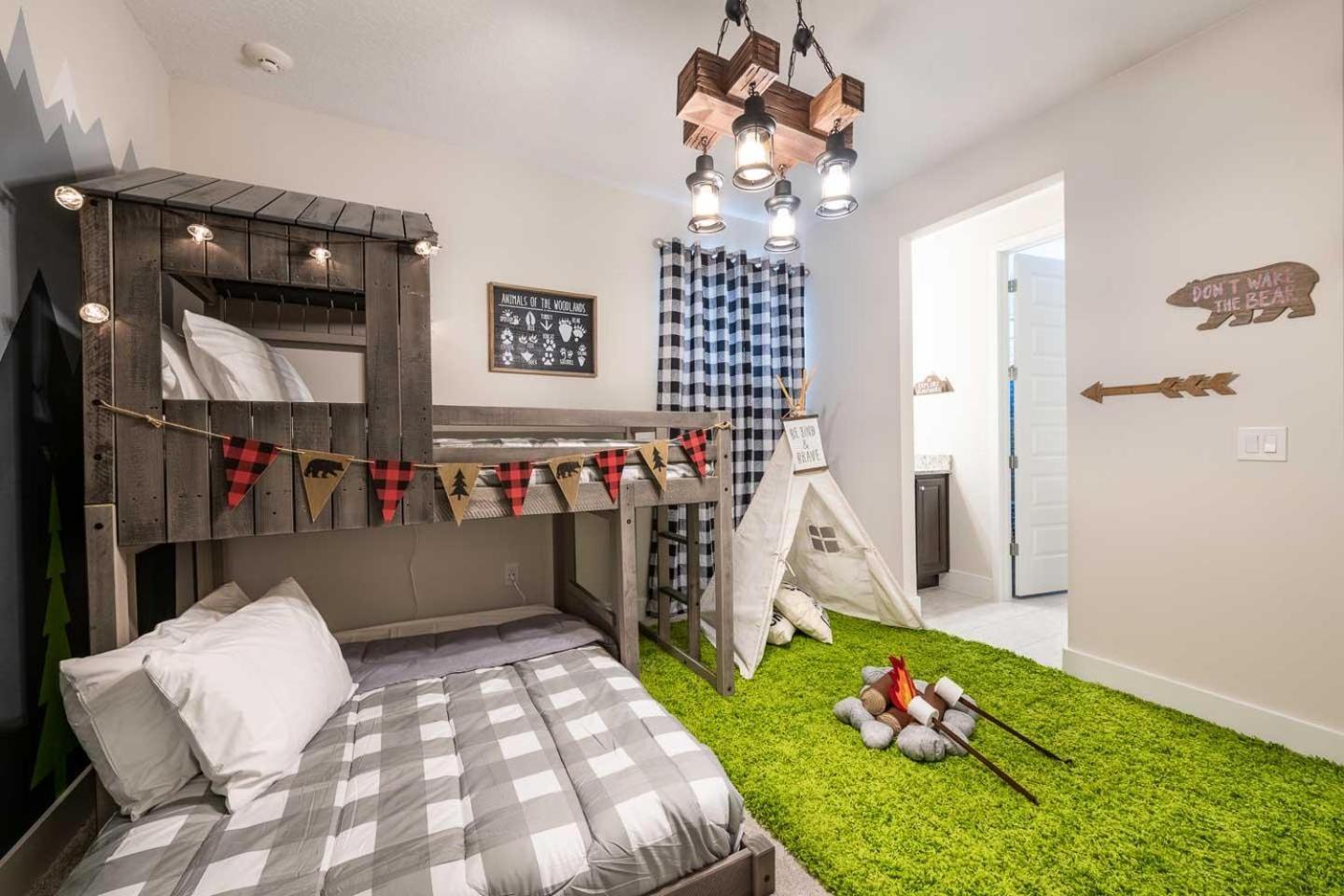 Colorful 8 Bdrm With Theater At Encore Holiday home *