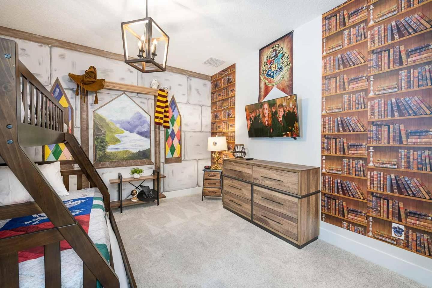 Colorful 8 Bdrm With Theater At Encore Holiday home