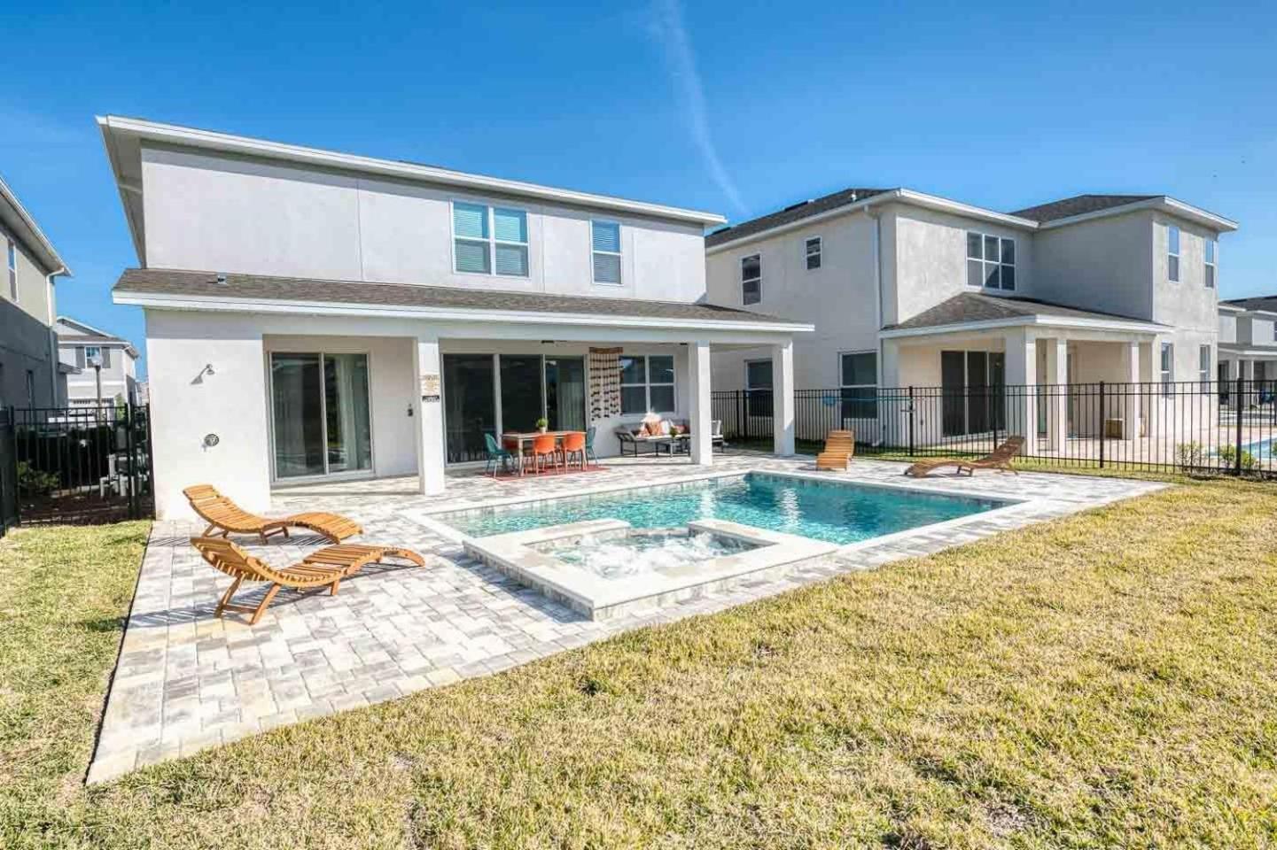 Colorful 8 Bdrm With Theater At Encore Holiday home *