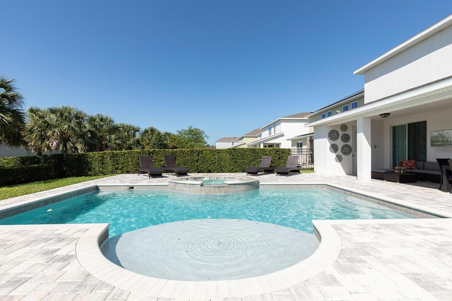 Sunny 8 Bdrm With Themed In Encore Holiday home