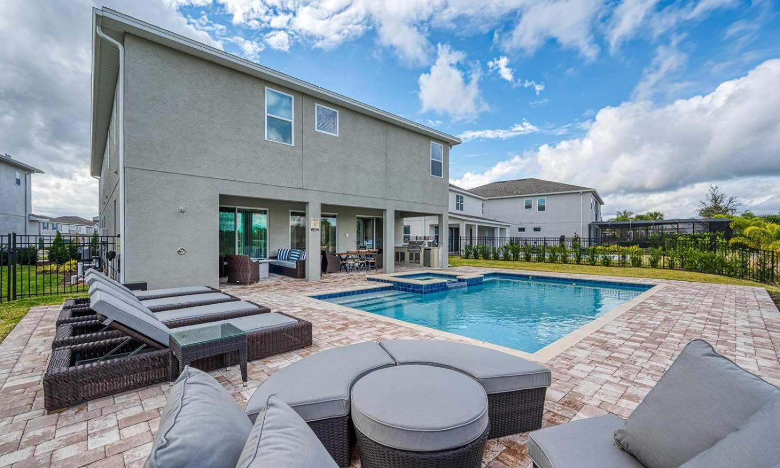 Homely 9 Bdrm With Games At Encore *