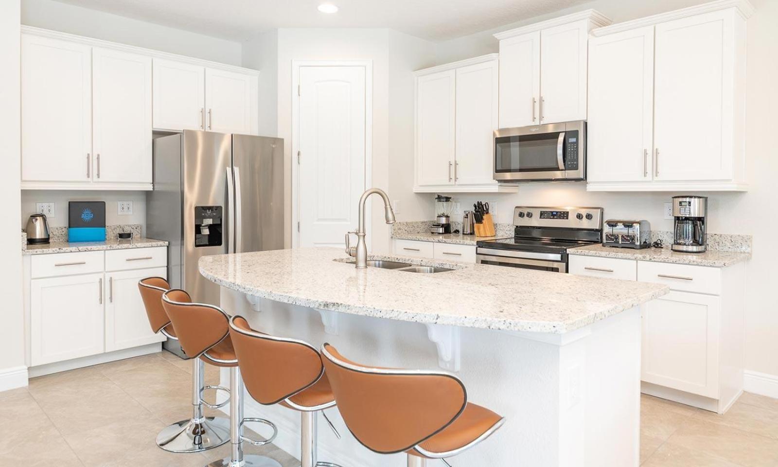 Classic 4 Bdrm With Private Pool At Encore *