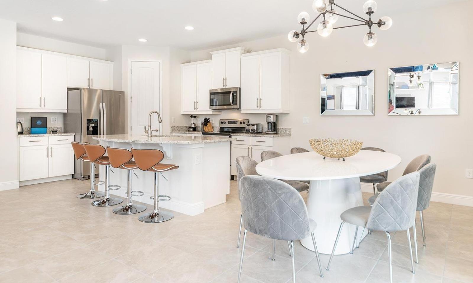 Classic 4 Bdrm With Private Pool At Encore