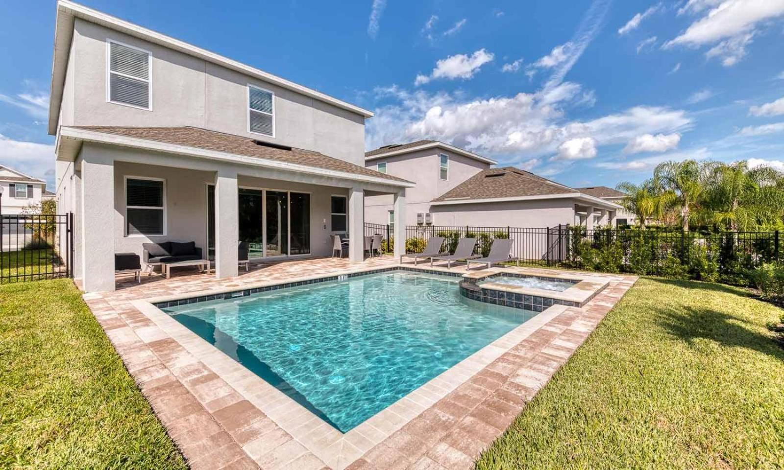 Classic 4 Bdrm With Private Pool At Encore Holiday home *