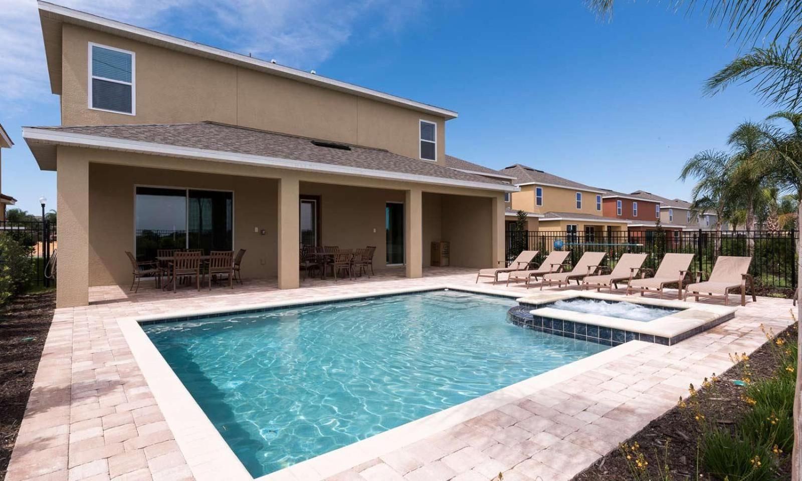 Charming 10 Bdrm With Open Living Area At Encore *