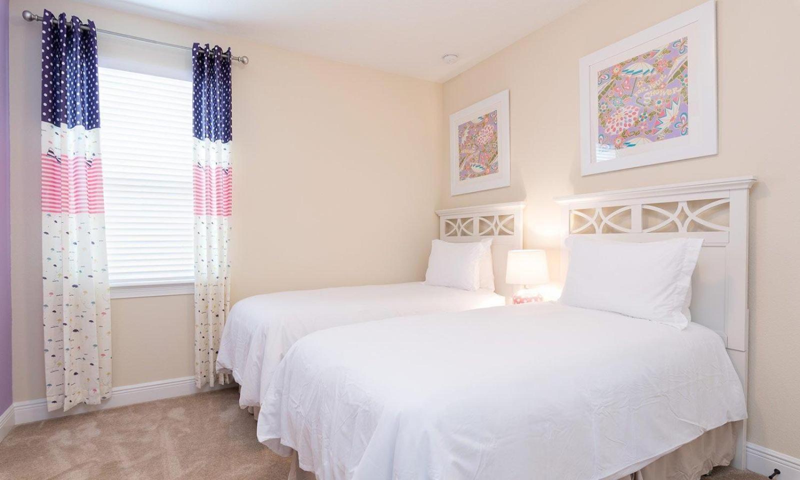 Holiday home Charming 10 Bdrm With Open Living Area At Encore *