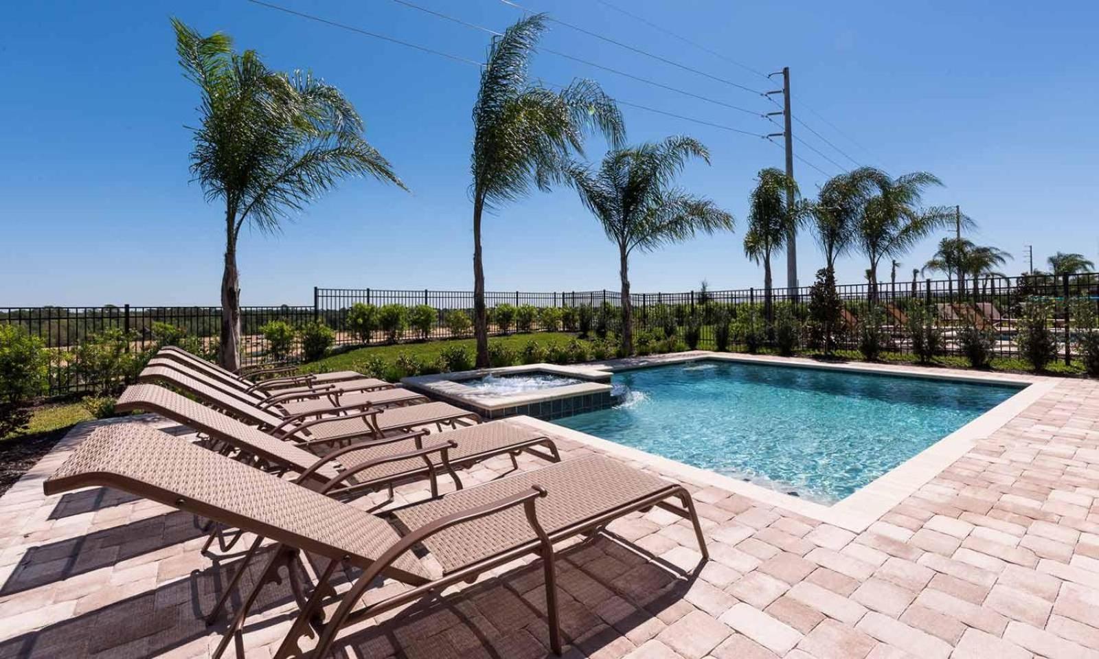 Charming 10 Bdrm With Open Living Area At Encore