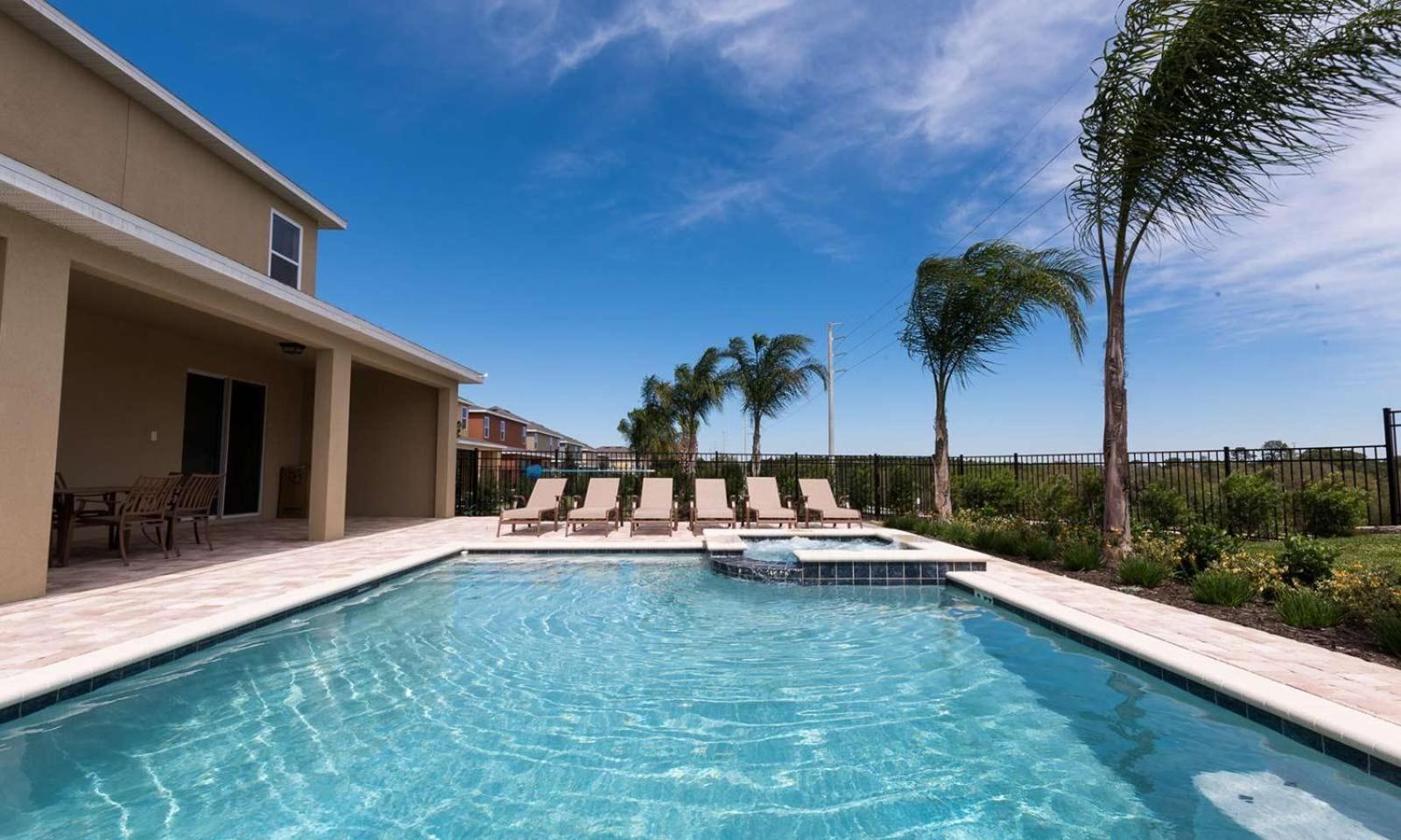 Charming 10 Bdrm With Open Living Area At Encore Holiday home