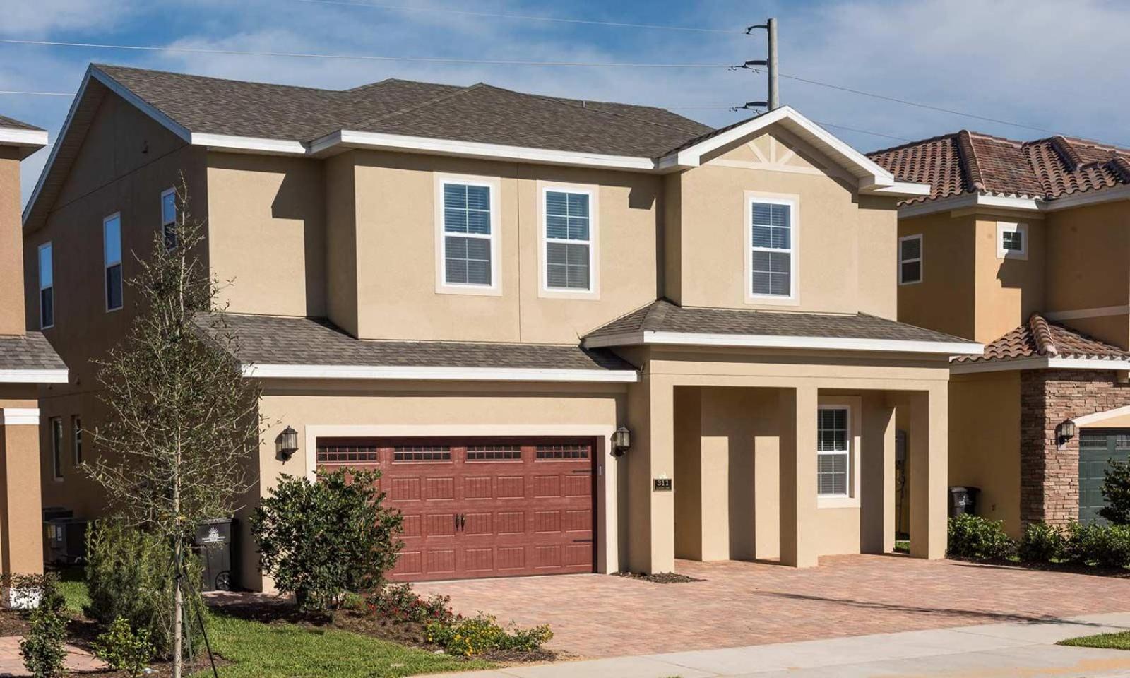 Holiday home Charming 10 Bdrm With Open Living Area At Encore *