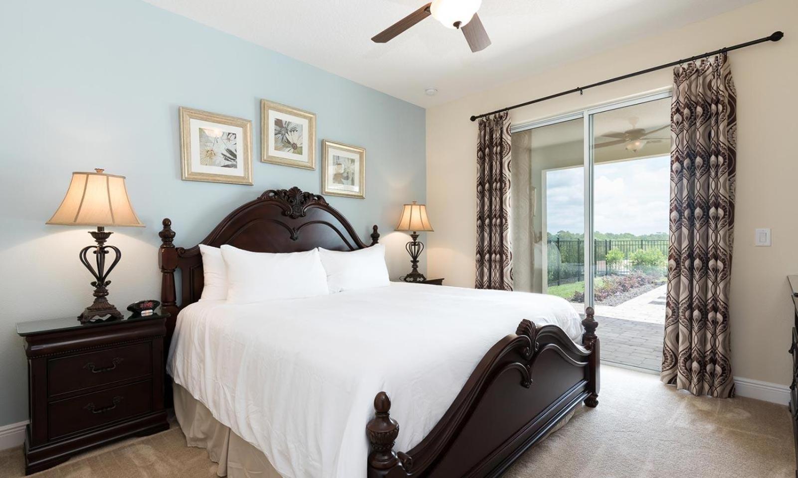 Charming 10 Bdrm With Open Living Area At Encore *