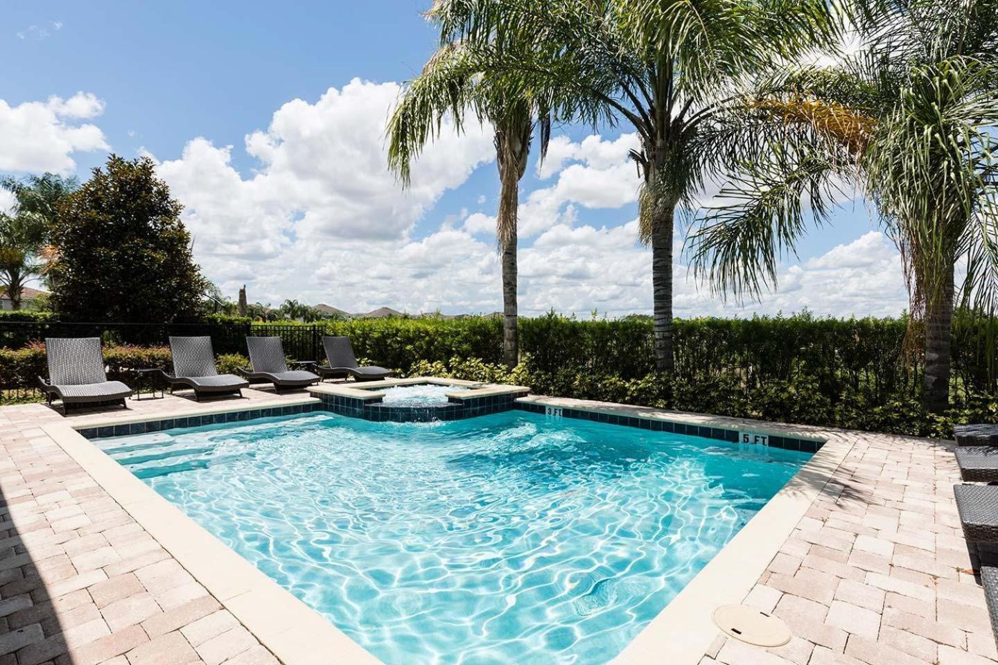 Holiday home Polished Sleek 9 Bdrm With Backyard Pool At Encore