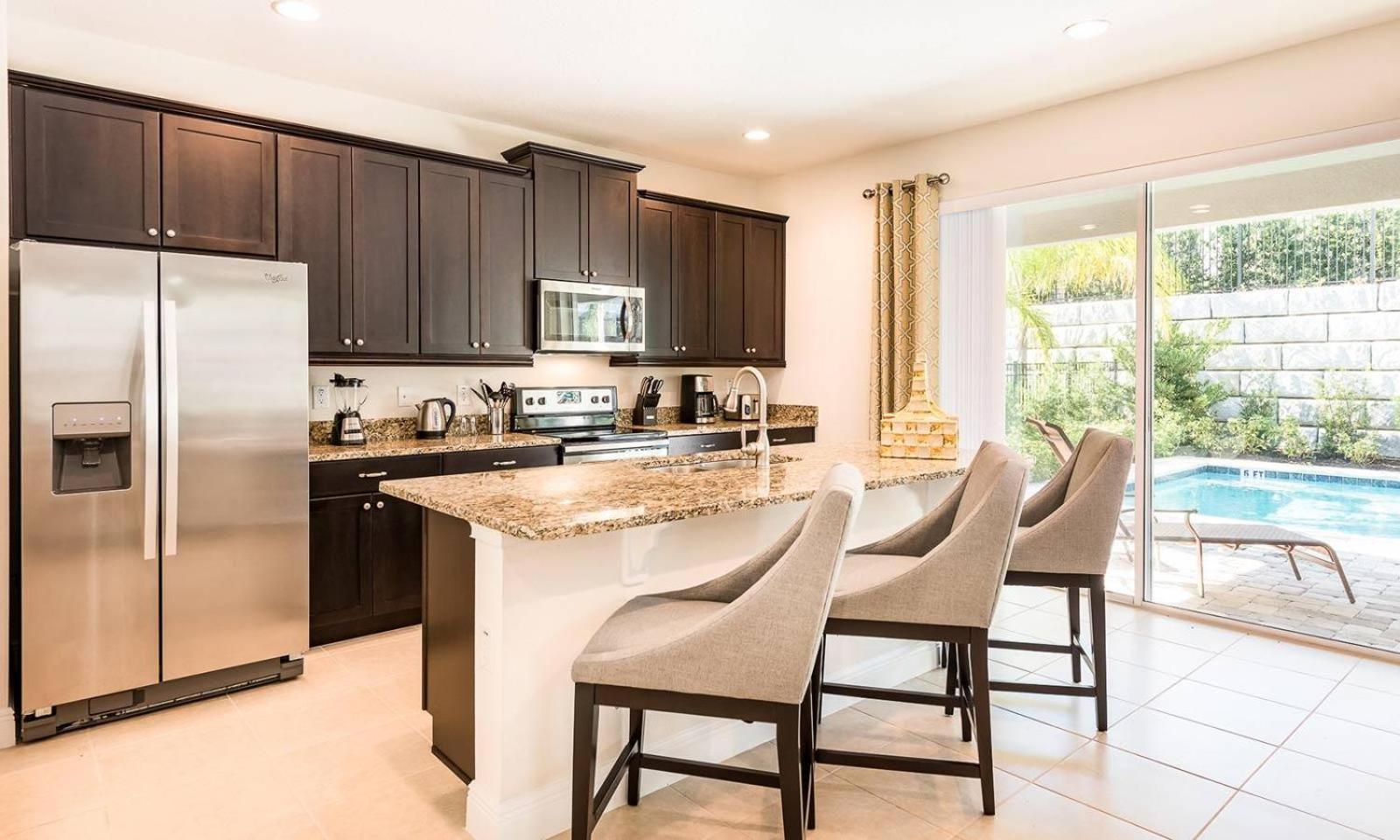 Cute 6 Bdrm With Pool Oasis In Encore *