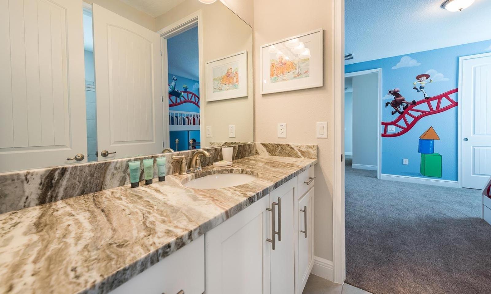 Airy 6 Bdrm House With Private Pool In Encore *