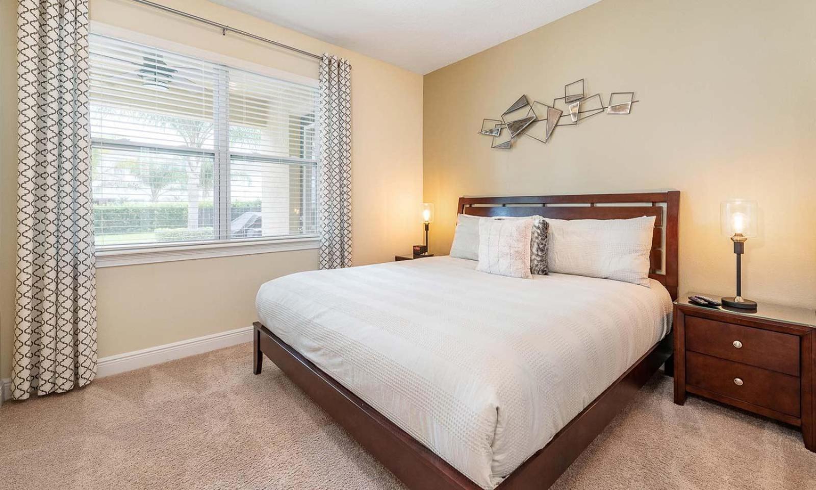 Traditional 6 Bdrm House With Backyard Pool At Encore Orlando