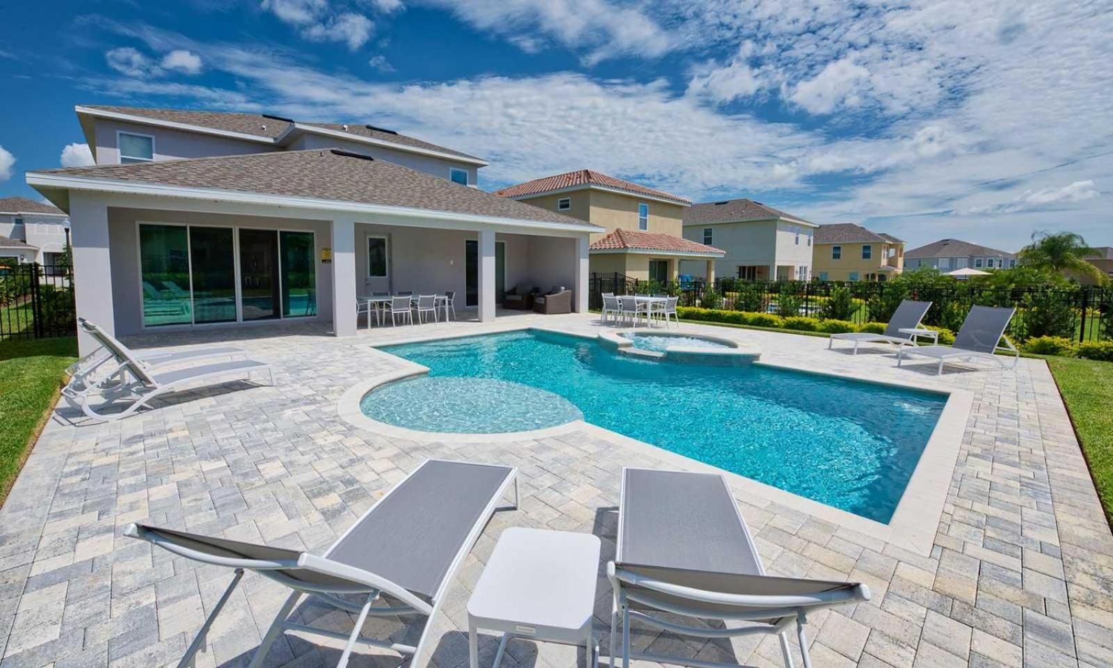Spacious 8 Bdrm Retreat With Large Private Patio In Encore Holiday home *