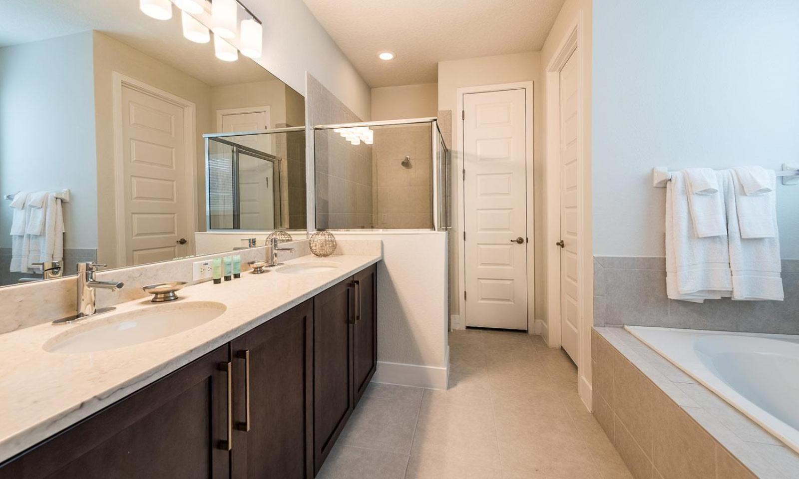 Spacious 8 Bdrm Retreat With Large Private Patio In Encore Holiday home *