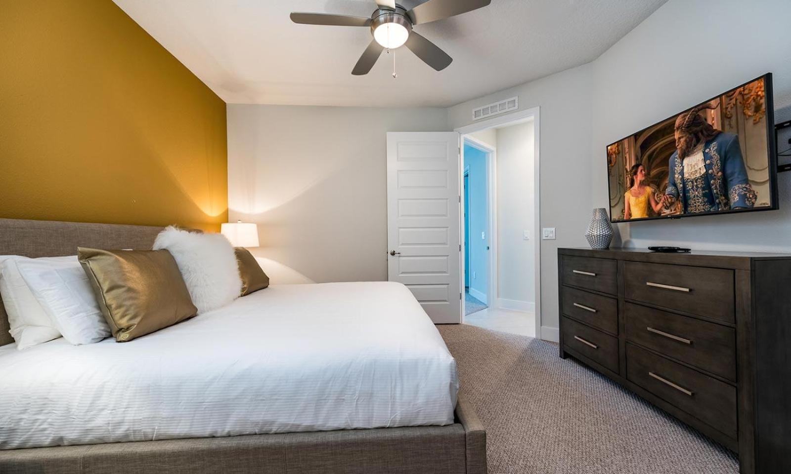 Spacious 8 Bdrm Retreat With Large Private Patio In Encore Holiday home *