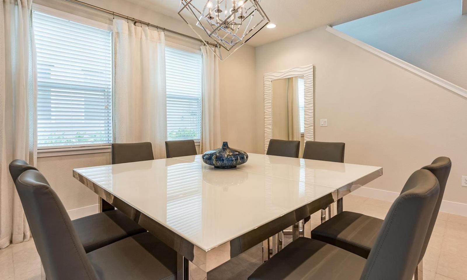Spacious 8 Bdrm Retreat With Large Private Patio In Encore Holiday home