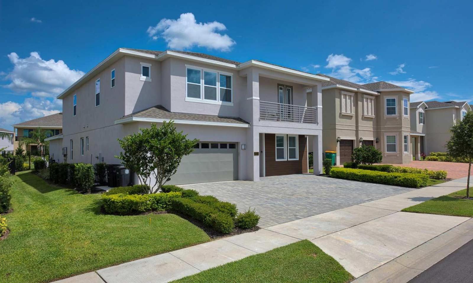Spacious 8 Bdrm Retreat With Large Private Patio In Encore