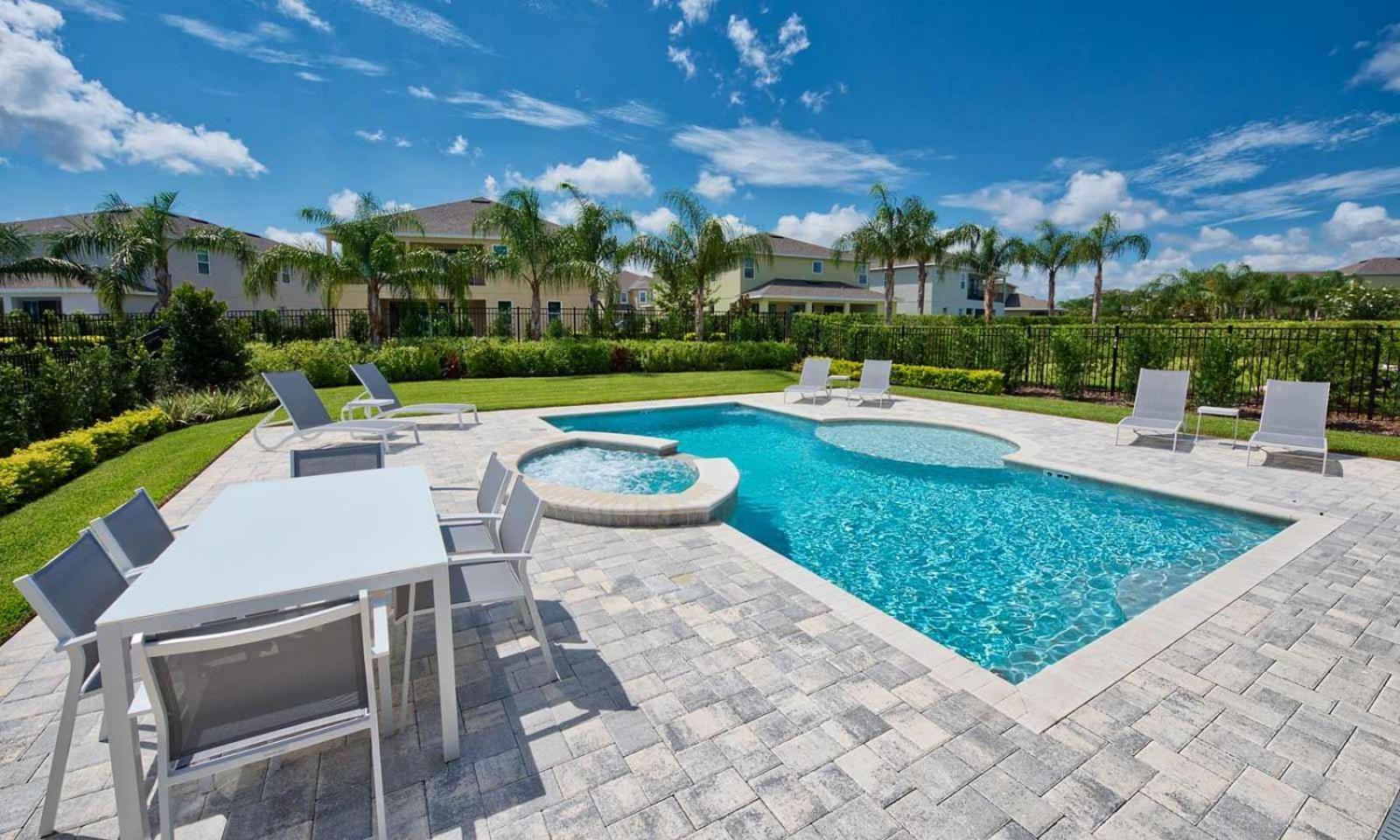 Spacious 8 Bdrm Retreat With Large Private Patio In Encore