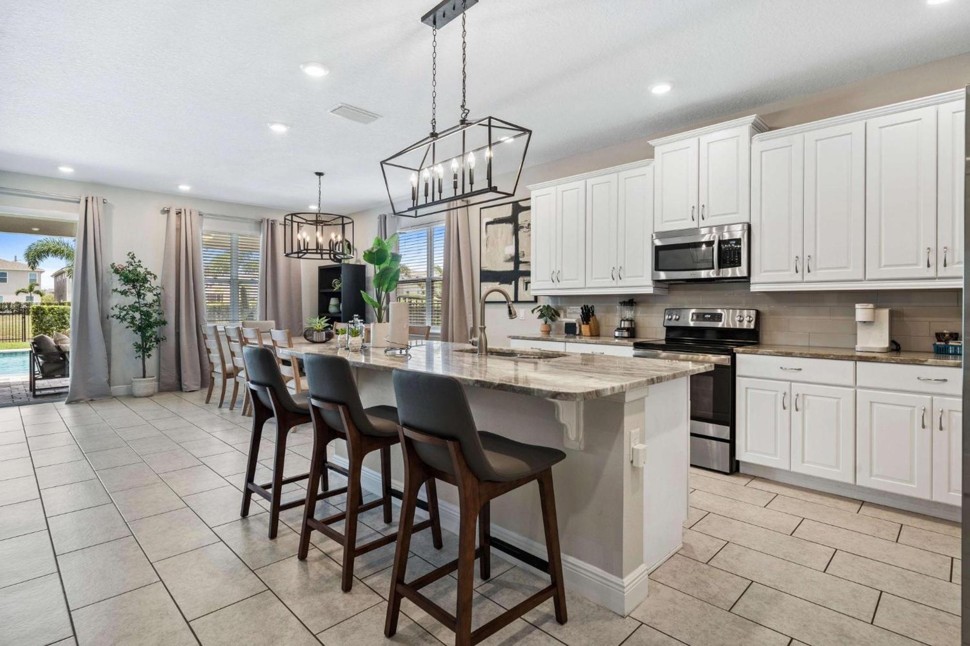 Astonishing 7 Bdrm W Theater At Encore Holiday home *